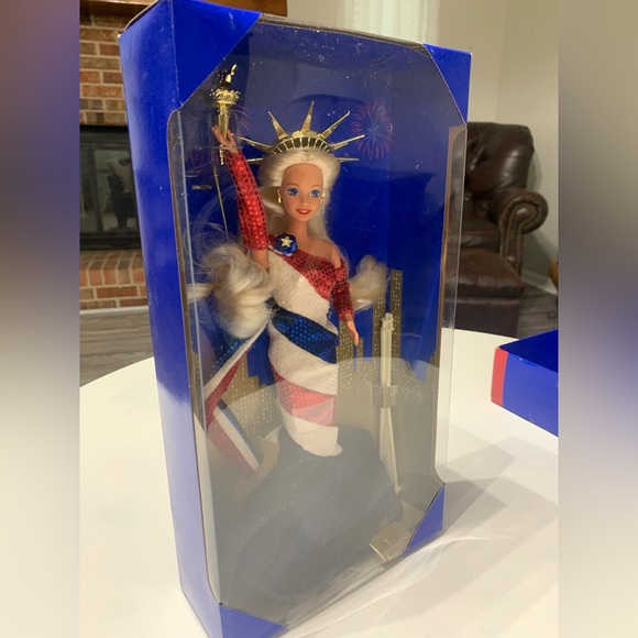 Barbie Other - Barbie 1995 Limited Edition Statue of Liberty Barbie doll, an FAO Schwarz
